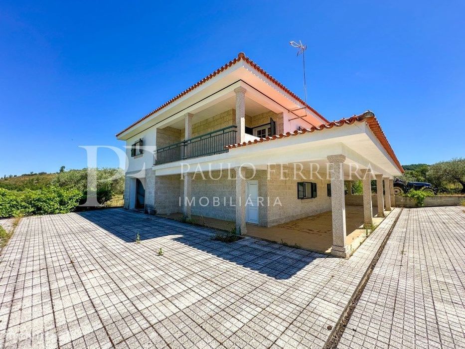 Fantástica moradia T4 — Torre de Dona Chama, Bragança