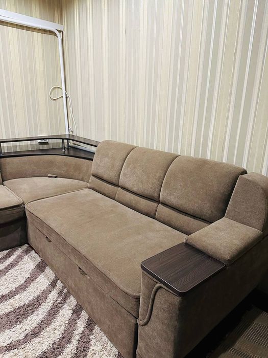 Кутовий диван у відмінному стані