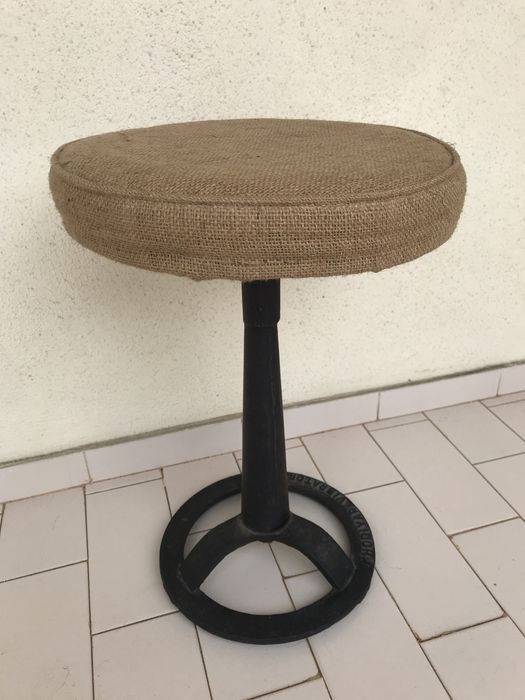 Banco em Ferro e Serapilheira