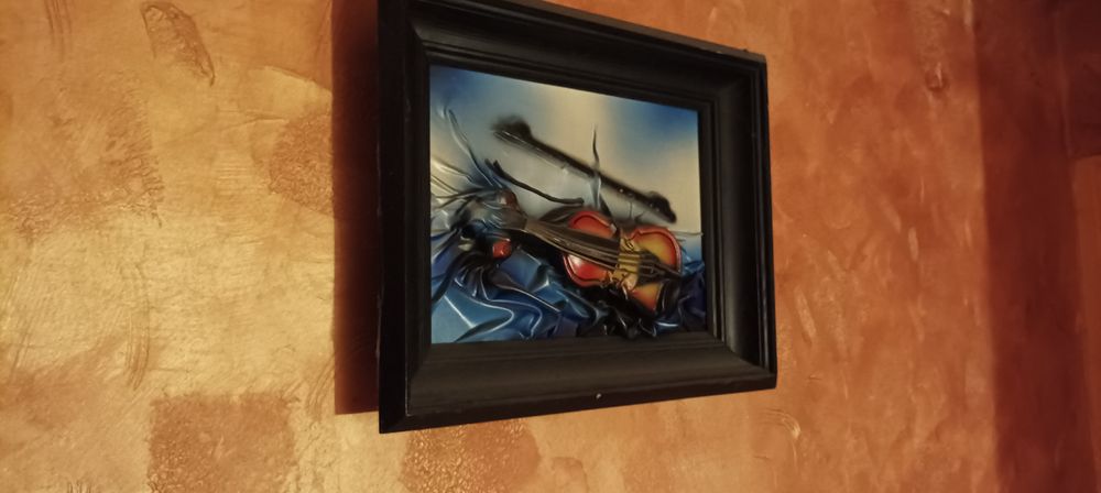 Obraz ze skóry w drewnianej ramie