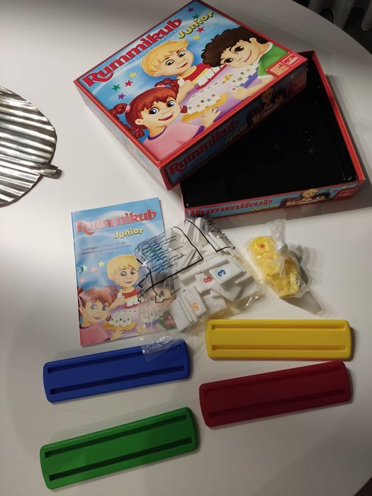 Jogo de tabuleiro Rummikub Junior para crianças dos 4 aos 10 anos
