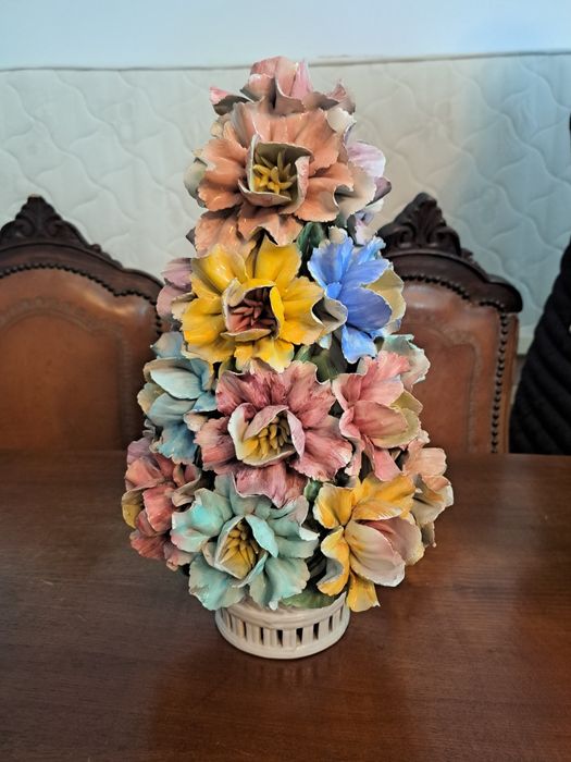 Centro de mesa em porcelana policromada de Rea Bassano, década de 1960