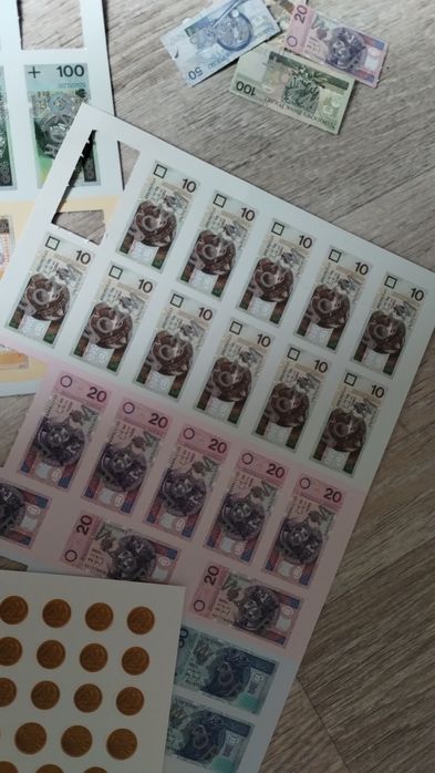 Kasa fiskalna + pieniądze +koszyk