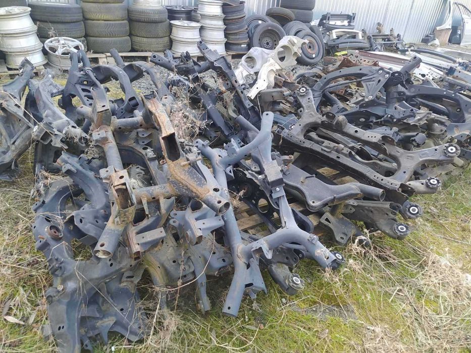 Балка підрамник передній задній Toyota RAV4 CHR Auris Avensis Camry