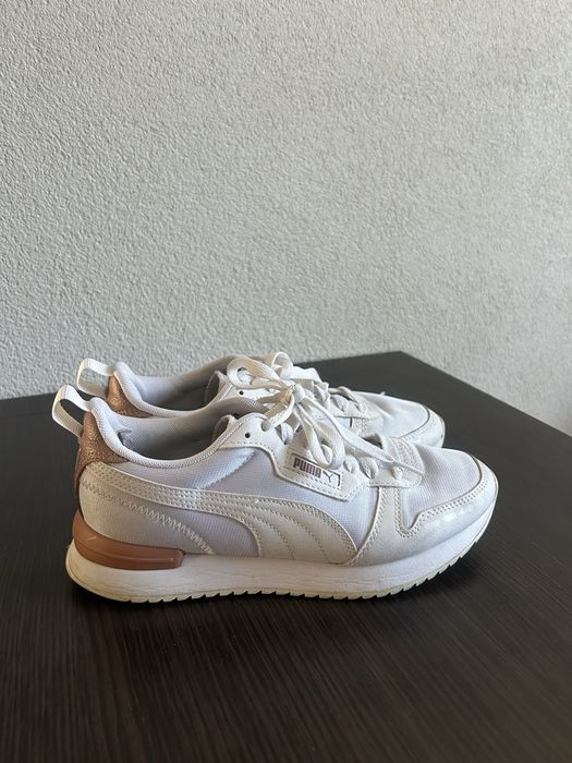 Білі кросівки Puma