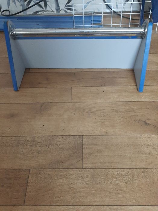 Продам подставку для ног под манекюрный стол.