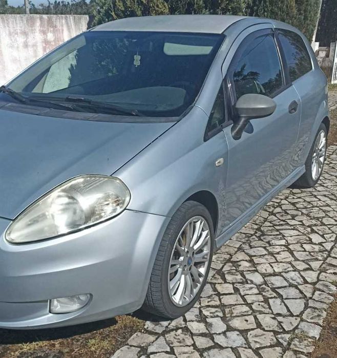Grande Punto, Multijet. Comercial com bola de reboque.