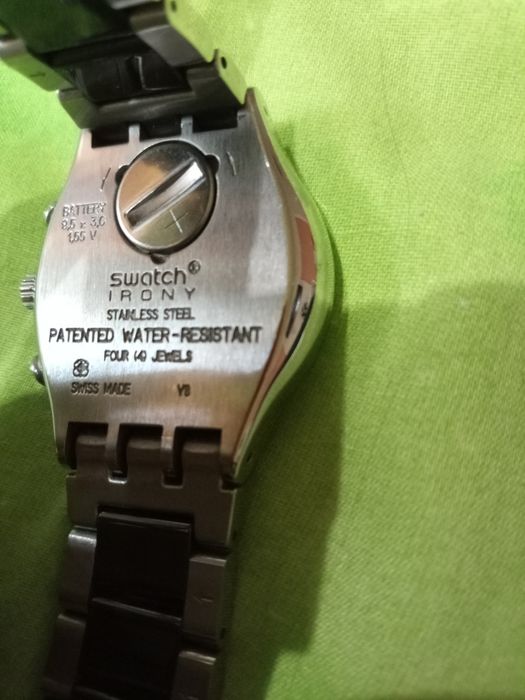 Женские швейцарские часы Swatch