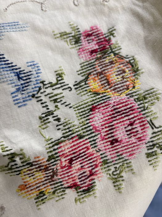Toalha de mesa bordada a ponto cruz e 8 guardanapos