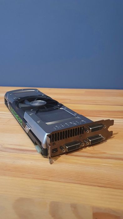 Ігрова відеокарта NVIDIA GeForce GTX 690 4 ГБ GDDR5 з двома графічними