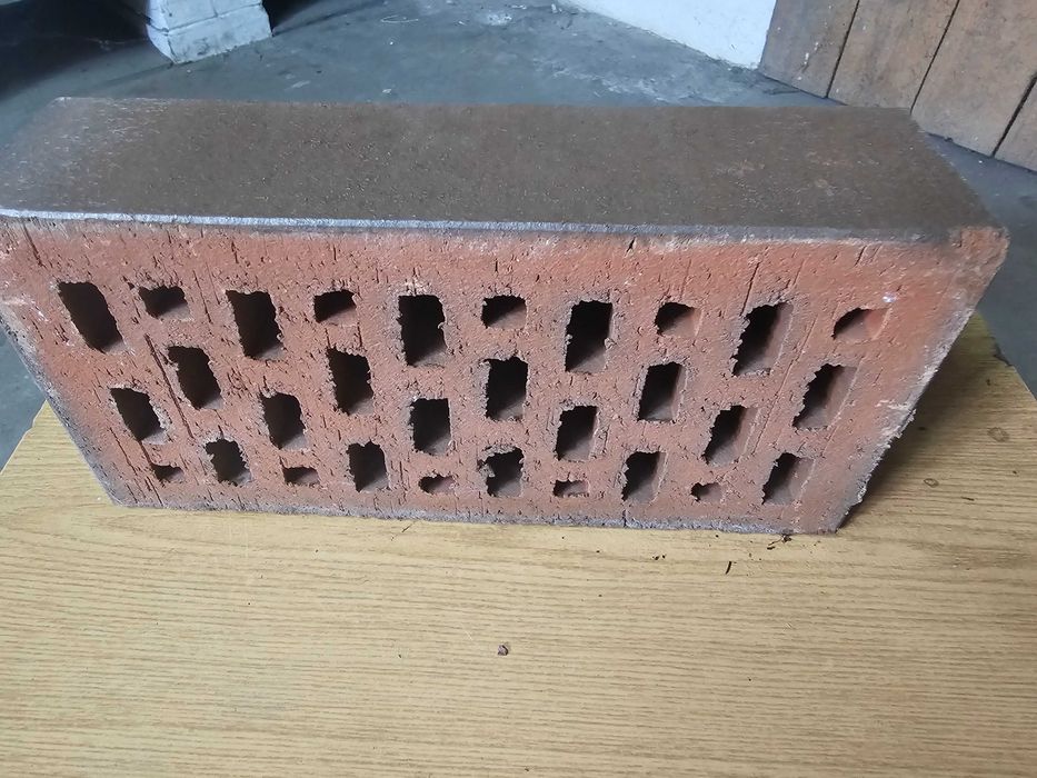 Cegła klinkierowa drążona