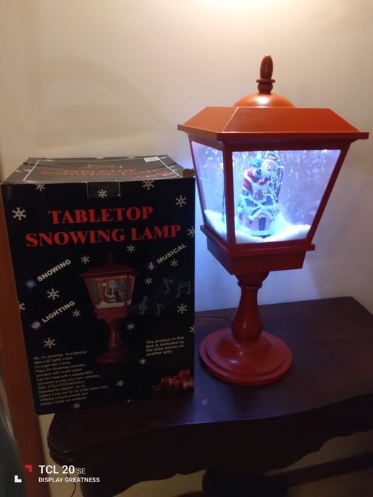 Candeeiro de Natal com luz e movimento de tempestade de neve