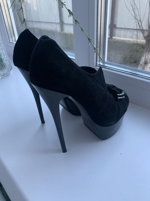 Замшеві туфлі 35 розміру