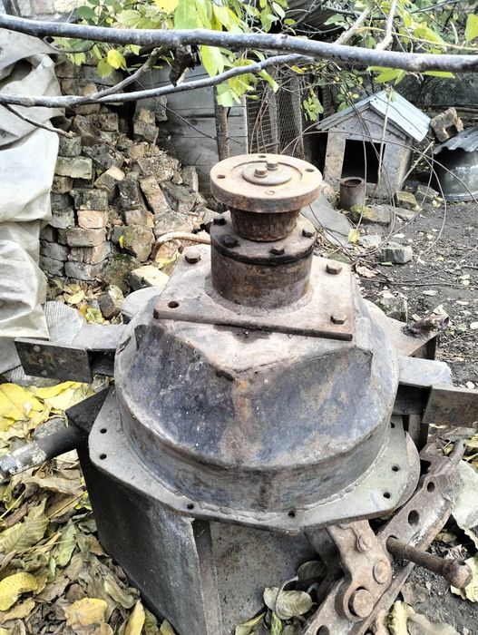 Продам перехідник із двигуна д240 - кп  ЗІЛ 130(вихід на генератор)