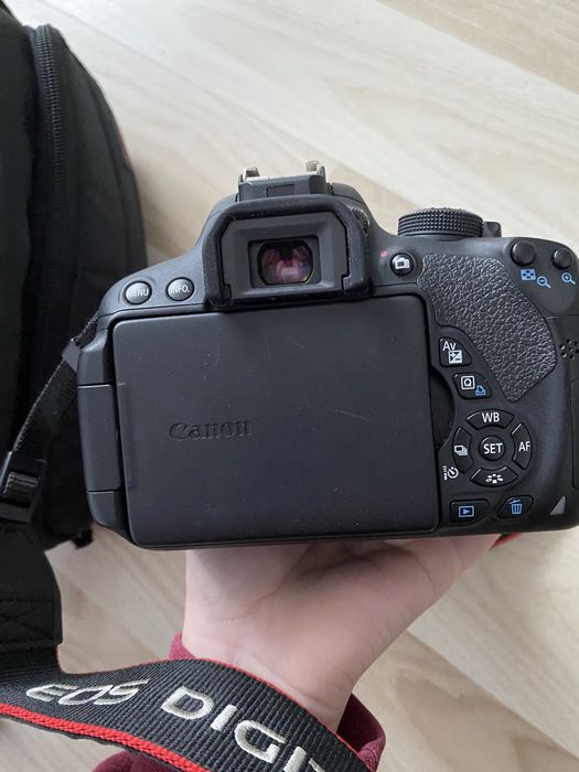 Canon eos 700d i obiektyw 18-55mm
