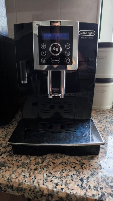 Máquina de café DeLonghi Cappuccino ECAM 23.460.B