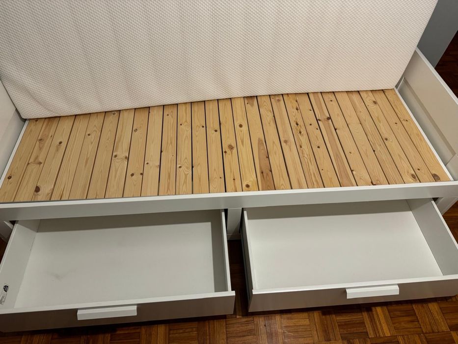 Cama como Nova e colchao.