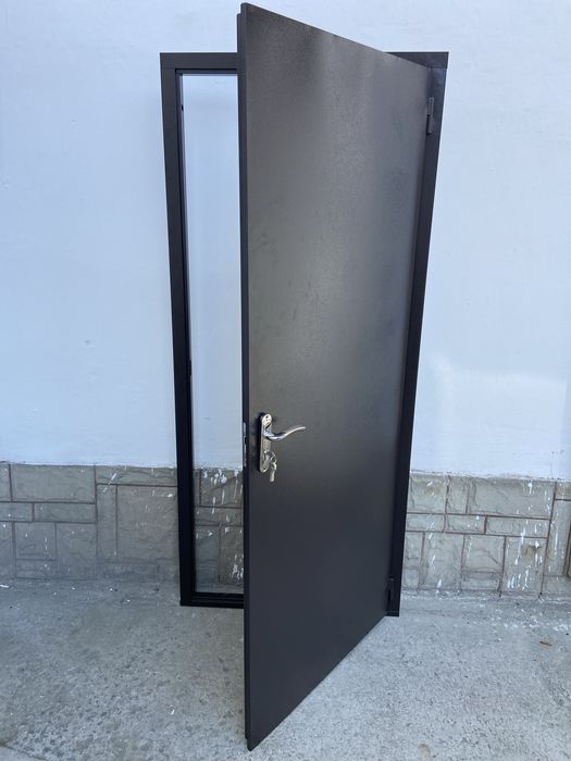 Вхідні двері вуличні технічні металеві