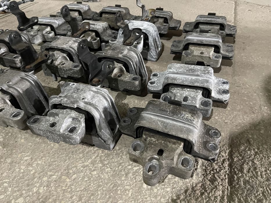 Подушка мотора Пасат Б6 подушка двигателя кпп Passat B6 кріплення двиг