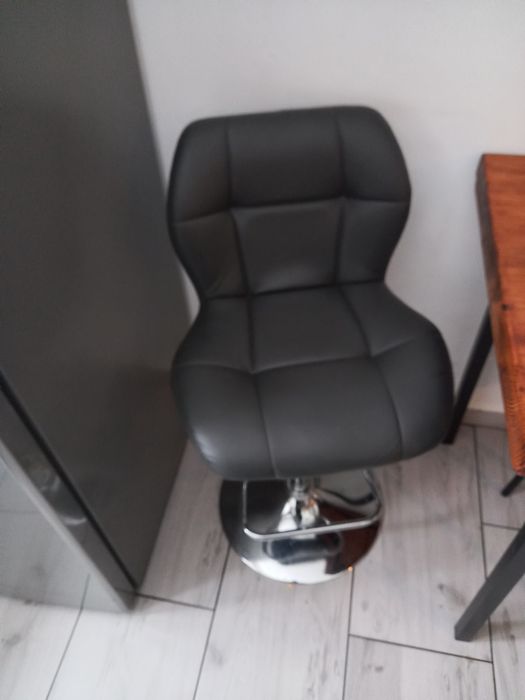 Hoker krzesła dwie sztuki