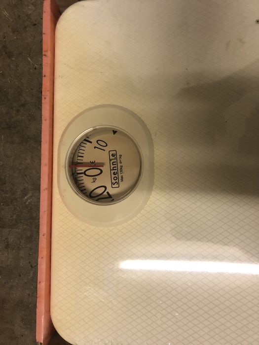 Balanca analogica branca e noutras cores