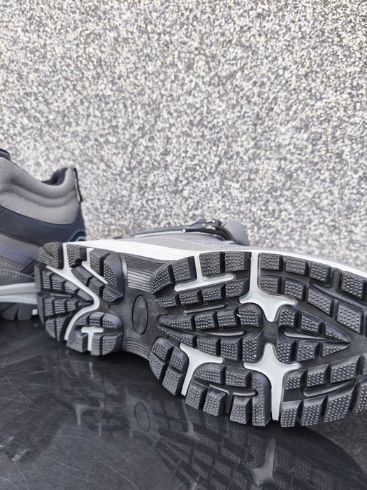 Zimowe buty męskie nowe szare ocieplane 45 nowe wiązane