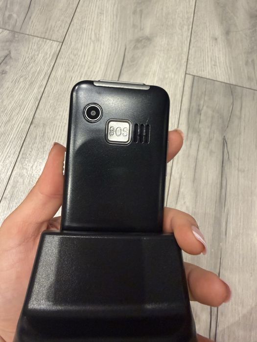 Telefon Maxcom ze stacja ładującą