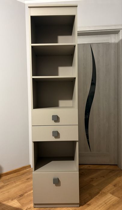 Komplet solidnych mebli