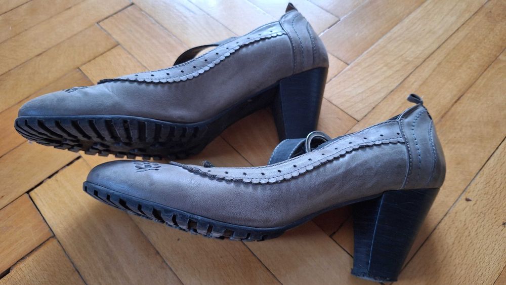 szare skórzane półbuty na obcasie 7 cm