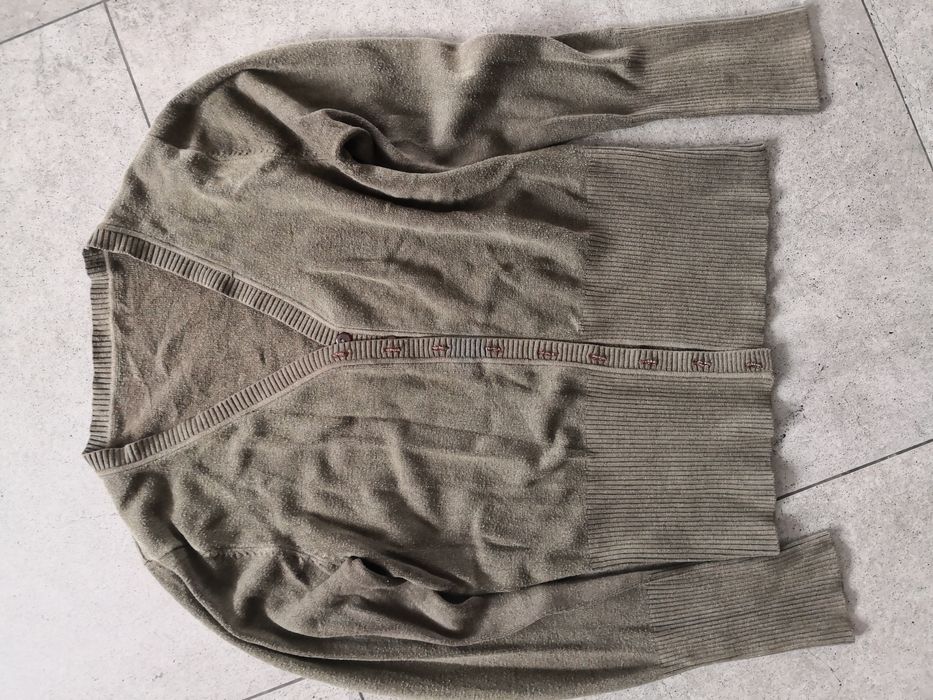 Sweterek zapinany na guziczki