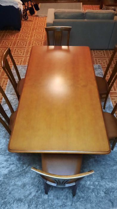 Mesa de sala com 6 cadeiras