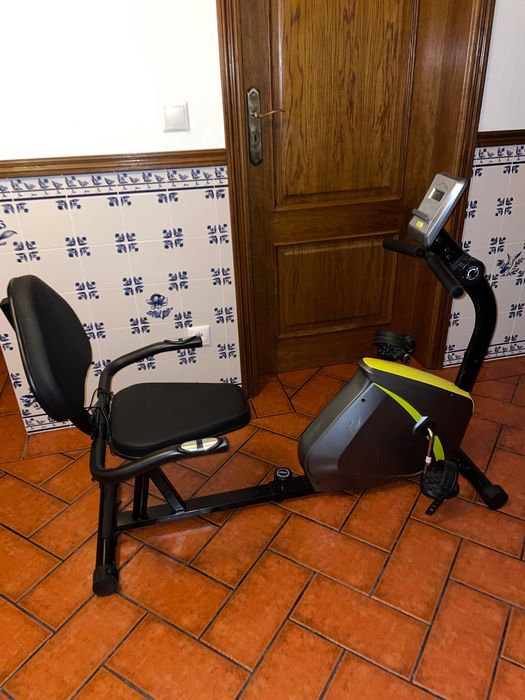 Bicicleta elíptica estática com encosto