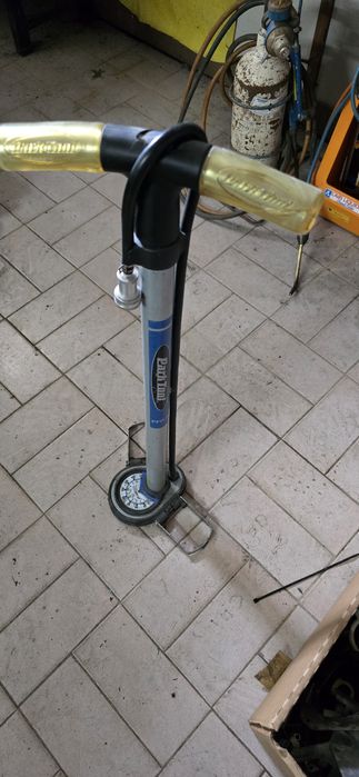 Bomba de ar pra bicicleta a trabalhar bem