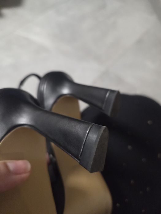 Шкіряні туфлі 37 розмір Uterque