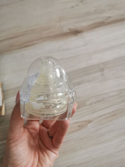 Smoczki do butelki 4 szt. NOWE