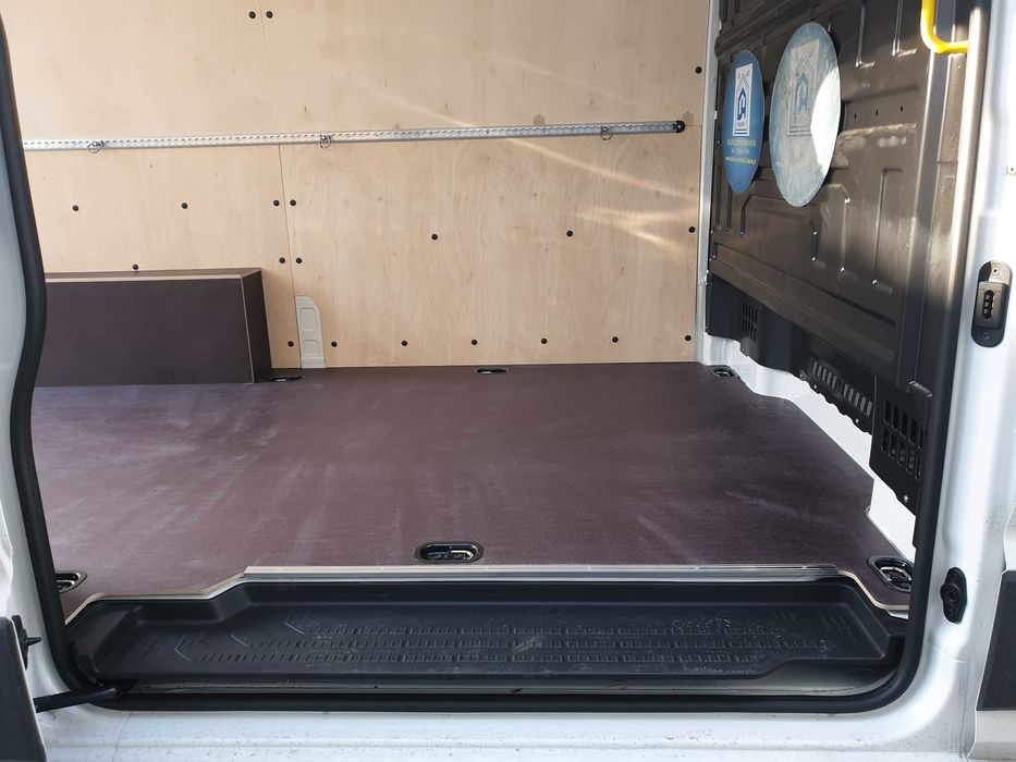 Zabudowa paki Volkswagen Crafter L3H3