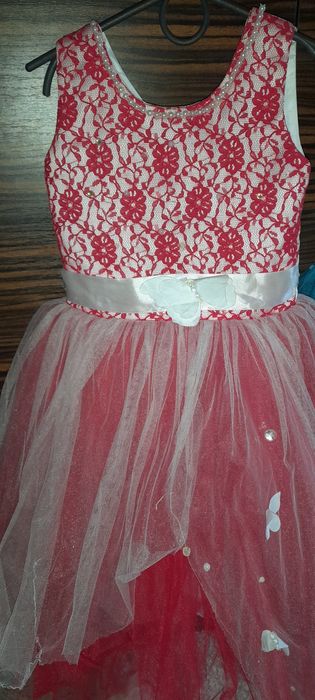 Сукня  на випускний в садочок ,  не дорого на 4-5 років дівчинці худен