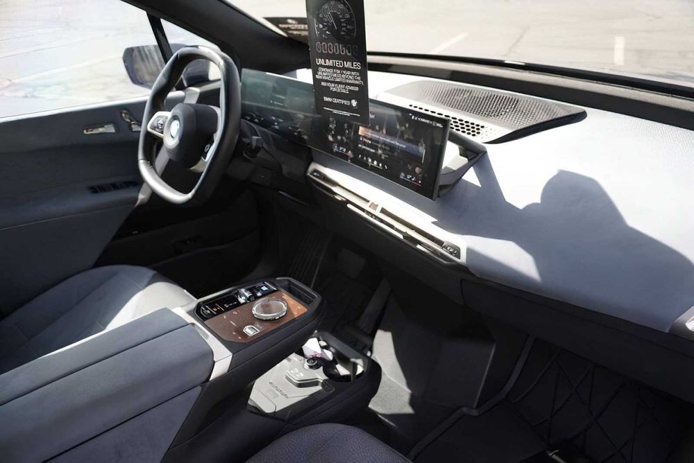 BMW iX xDrive50      2024