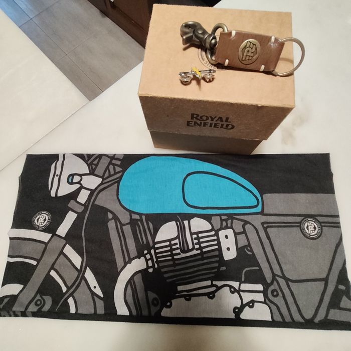 Porta chaves e Puff Royal Enfield