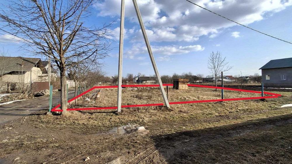 Продається земельна ділянки Радча. Для будівництва. Газ, світло. Центр, асфальт