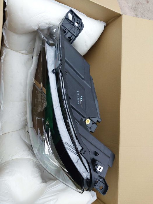 PEUGEOT RIFTER lampa przednia nowa