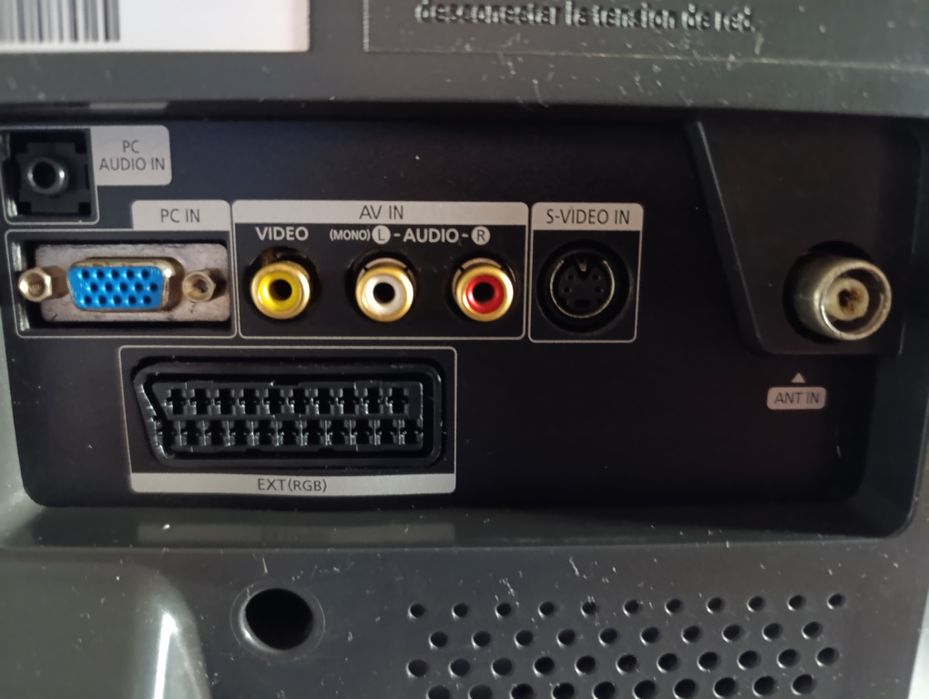 TV monitor LCD, a funcionar bem.