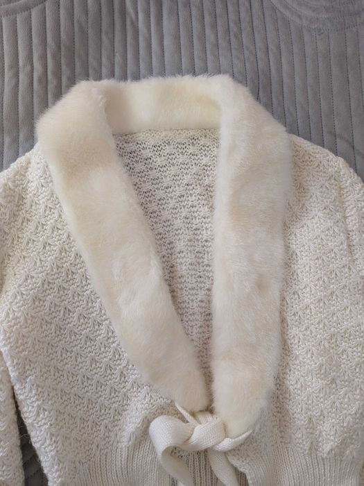 Светр білий, в’язаний
