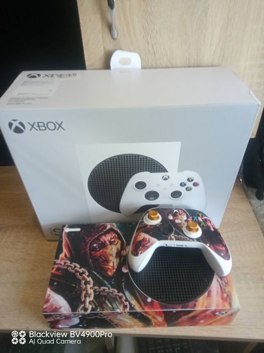 Xbox series s 1t приставки меньше года.