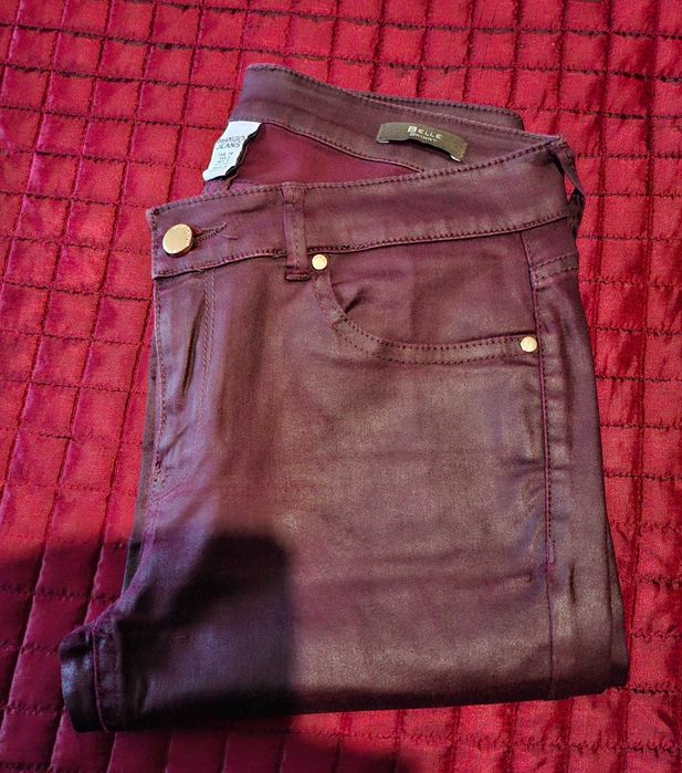 Calças bordeaux, lycra encerada - Mango