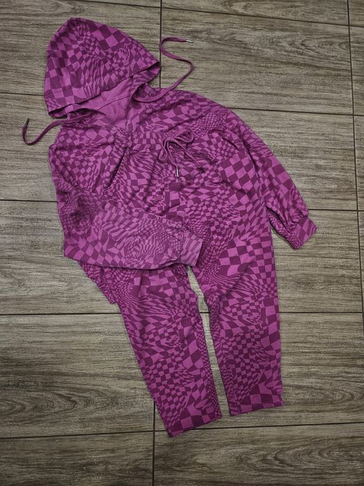 яркий, розовый оверсайз костюм в стиле y2k