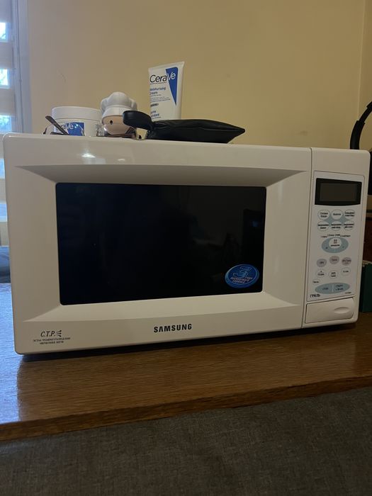 Мікрохвильовка Samsung CE2738NR
