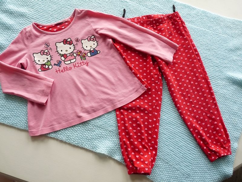 R. 98-104 2 do 4L H&M Cudna Pidżamka Hello Kitty w Serduszka