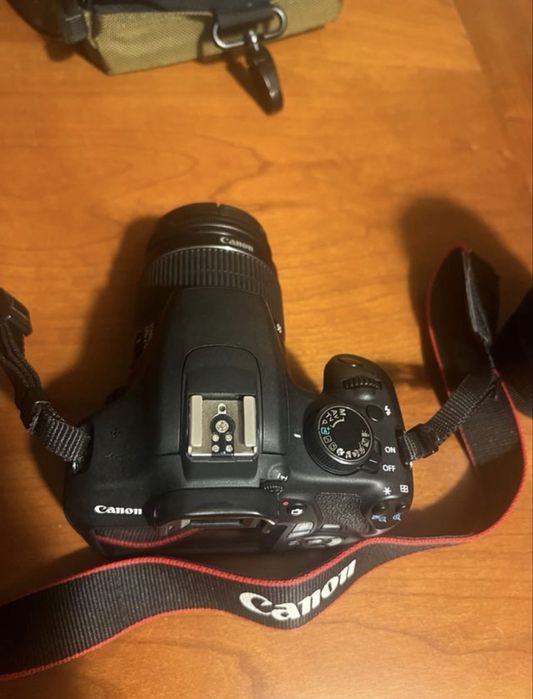 Canon 1200D.
