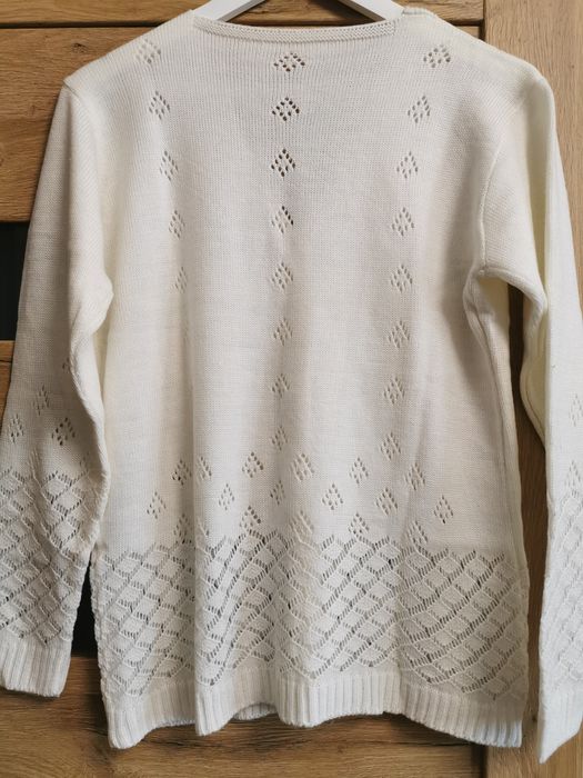 Sweterek kremowy zapinany